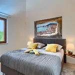 Βίλα Gloria, With Heated Pool *
