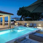 别墅 Gloria, With Heated Pool *