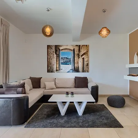 Gloria, With Heated Pool Kavran