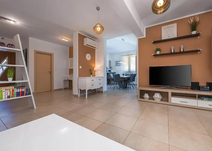 Gloria, With Heated Pool * Kavran