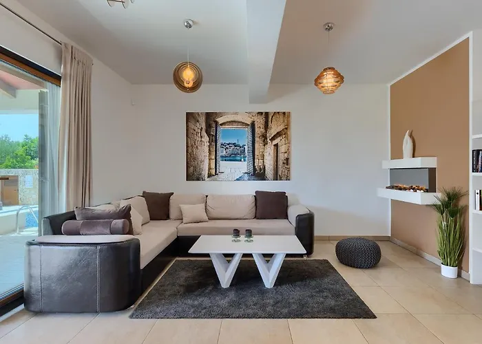 Gloria, With Heated Pool Kavran