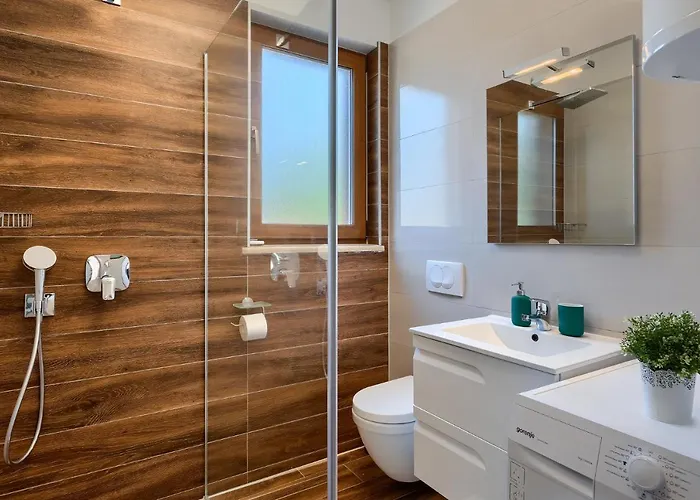 Gloria, With Heated Pool * Kavran