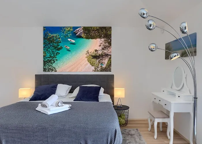 Gloria, With Heated Pool Kavran