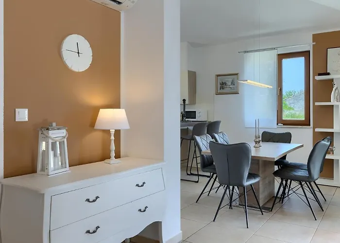 Villa Gloria, With Heated Pool Kavran