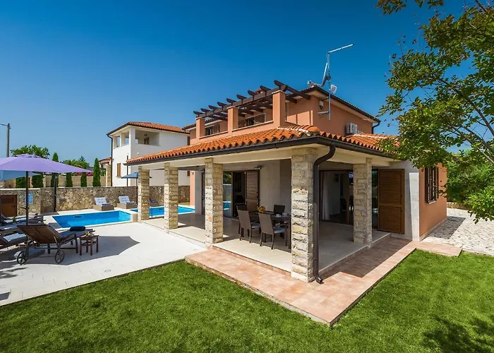 Gloria, With Heated Pool Kavran