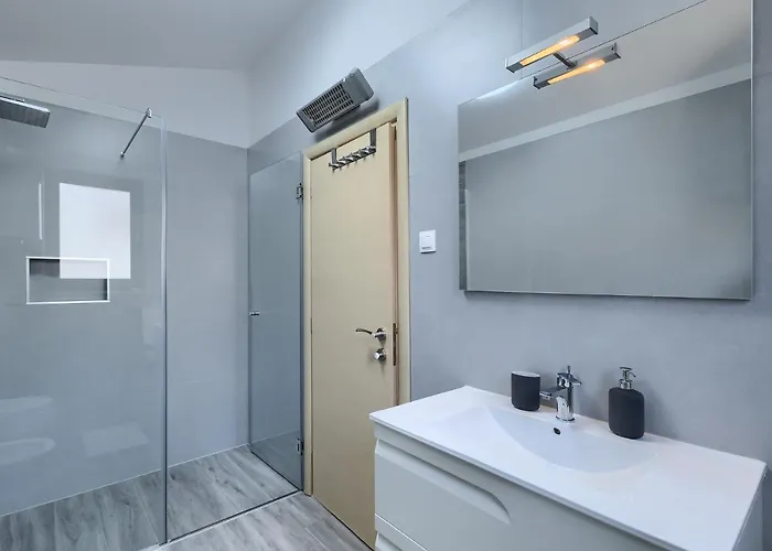 Gloria, With Heated Pool