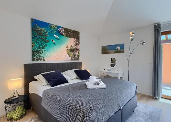 Gloria, With Heated Pool * Kavran