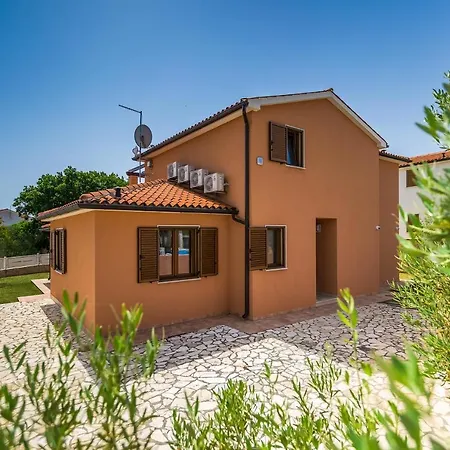 Villa Gloria, With Heated Pool