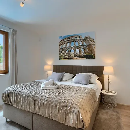 Gloria, With Heated Pool * Kavran