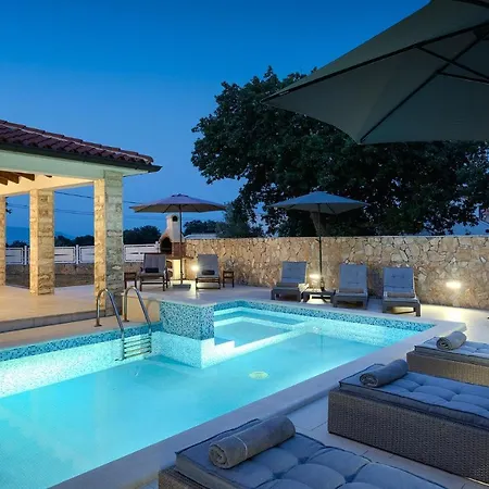 Villa Gloria, With Heated Pool *