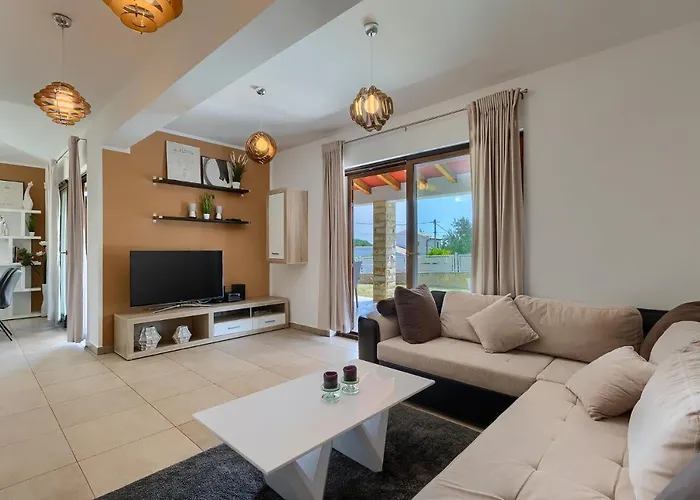 Villa Gloria, With Heated Pool