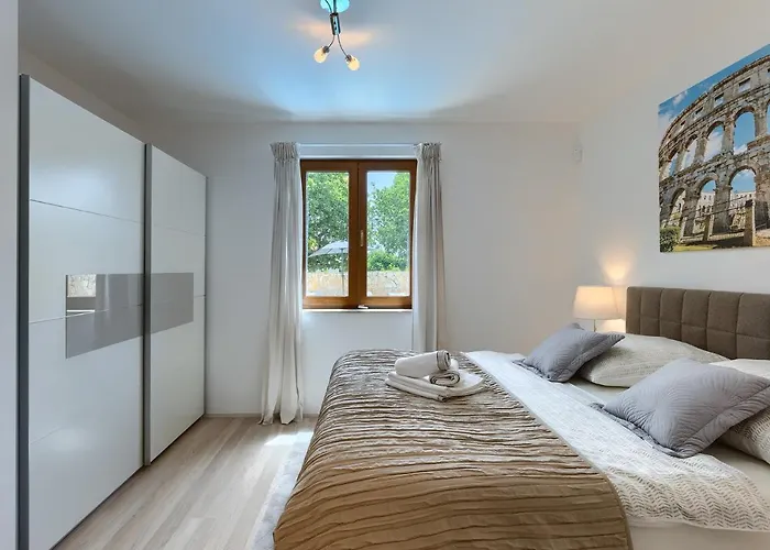 Gloria, With Heated Pool Villa Kavran